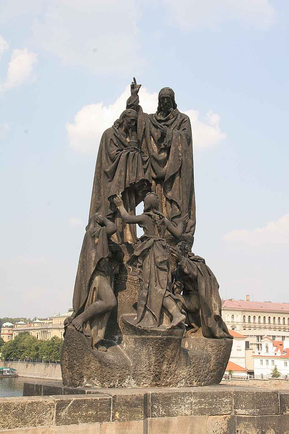 Svatý Cyril a Metoděj, sousoší na Karlově mostě | Zdroj: www.wikipedia.com 
