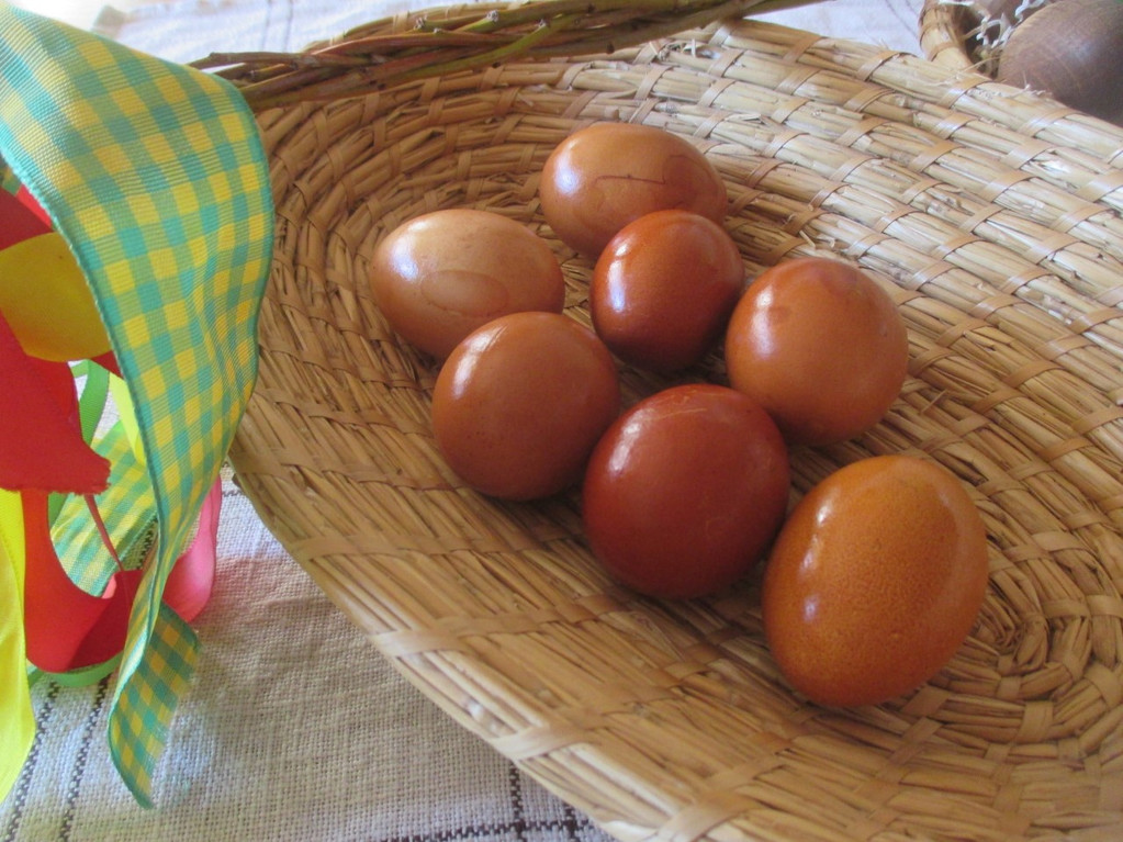 vejce v ošatce a pomlázka