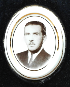 Wilhelm Bardas - náhrobek ve Stonařově | zdroj: Muzeum paměti XX. století

