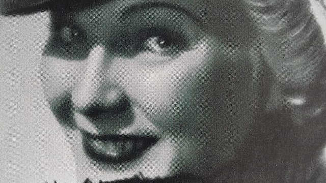 Jiřina Štěpničková, foto před r. 1937 | 
zdroj: Commons.wikimedia.org | re-photo David Sedlecký