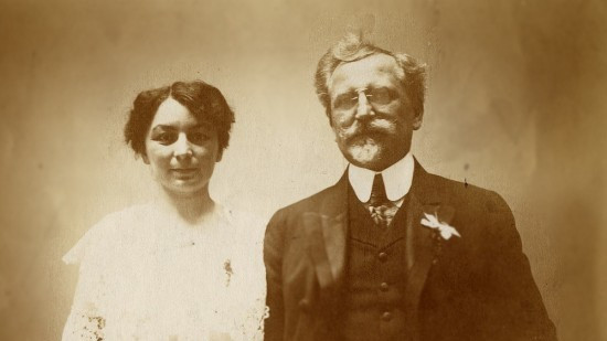 Newlyweds (1906) | Source: http://www.muchafoundation.org