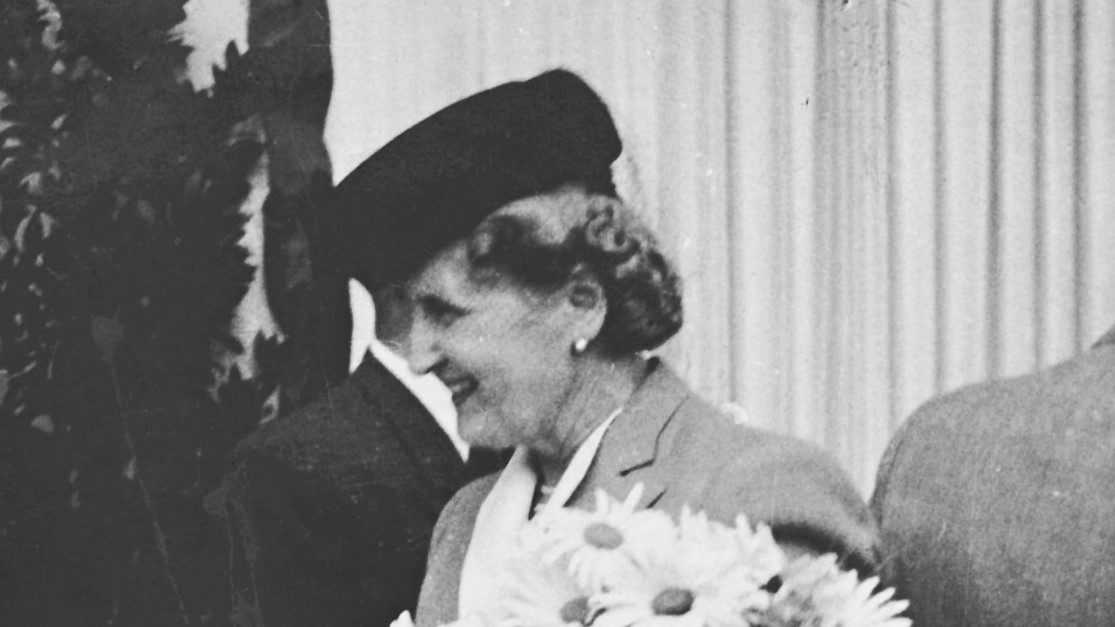 Foto: Hana Benešová na návštěvě v Olomouci v červenci 1946, autor neznámý.