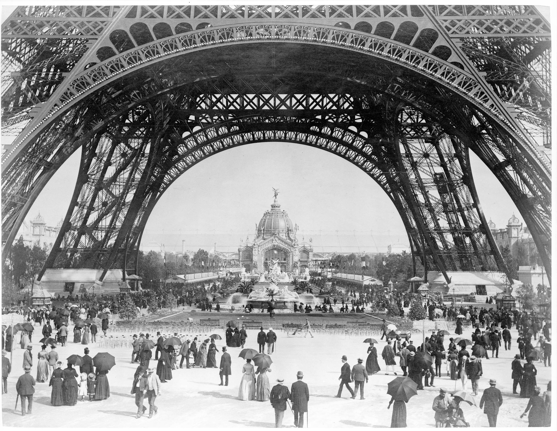the eiffel tower
