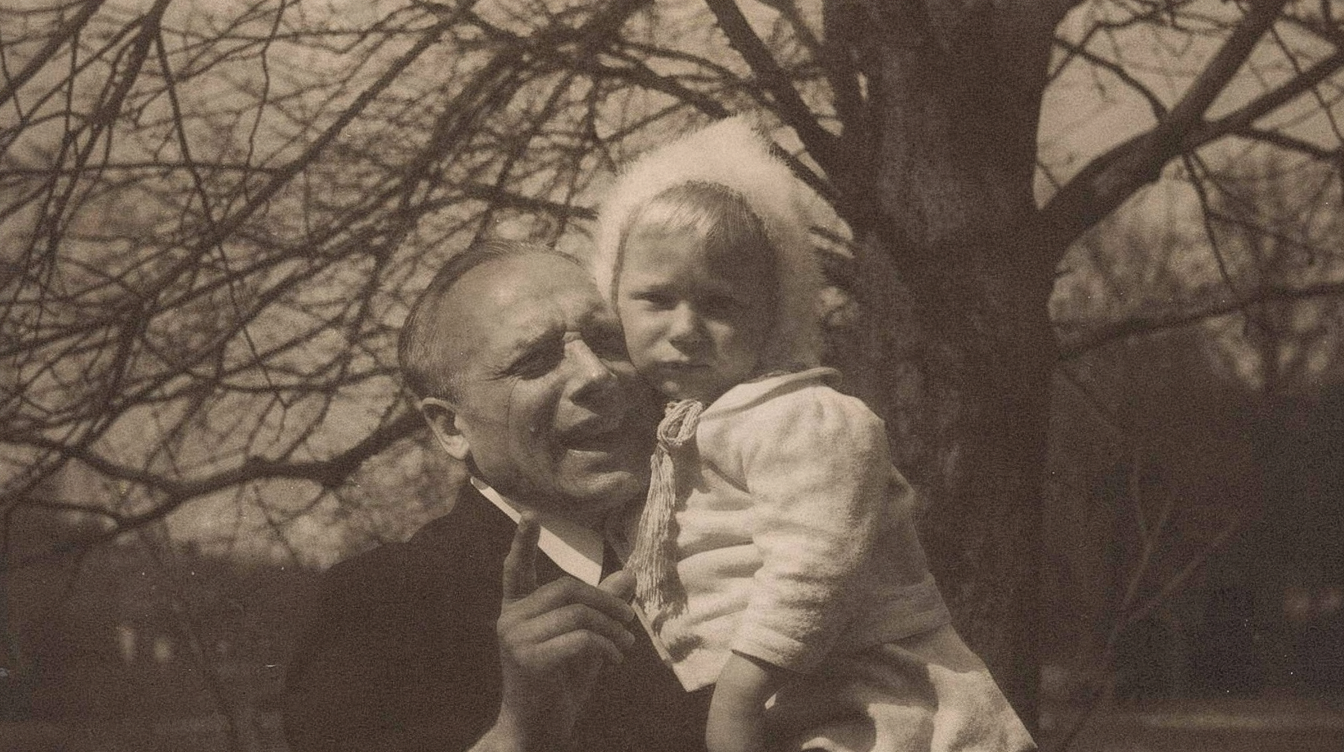 Přemysl Pitter | Zdroj: Archiv P. Pittra a O. Fierzové, Národní pedagogické muzeum a knihovna J. A. Komenského v Praze, fond Fotoarchiv <br> Titulní fotografie byla digitálně vyčištěna pomocí AI.