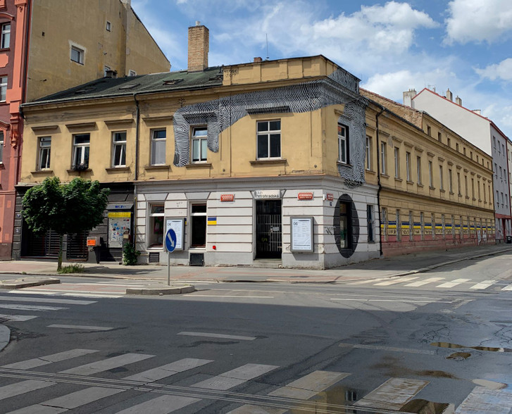 Budova komunitního prostoru Petrohradská.