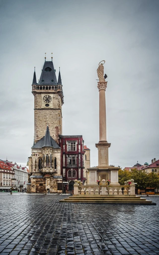 staromestskou-radnici-krizem-krazem (2)