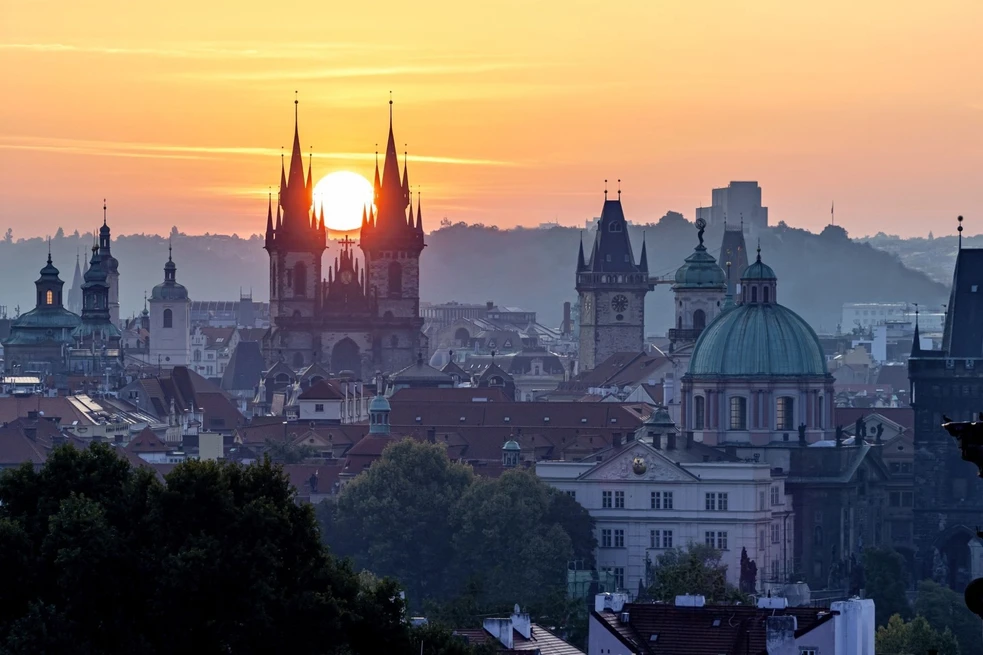 Praha1, Staré Město, Staroměstské náměstí, věže, východ slunce, panorama