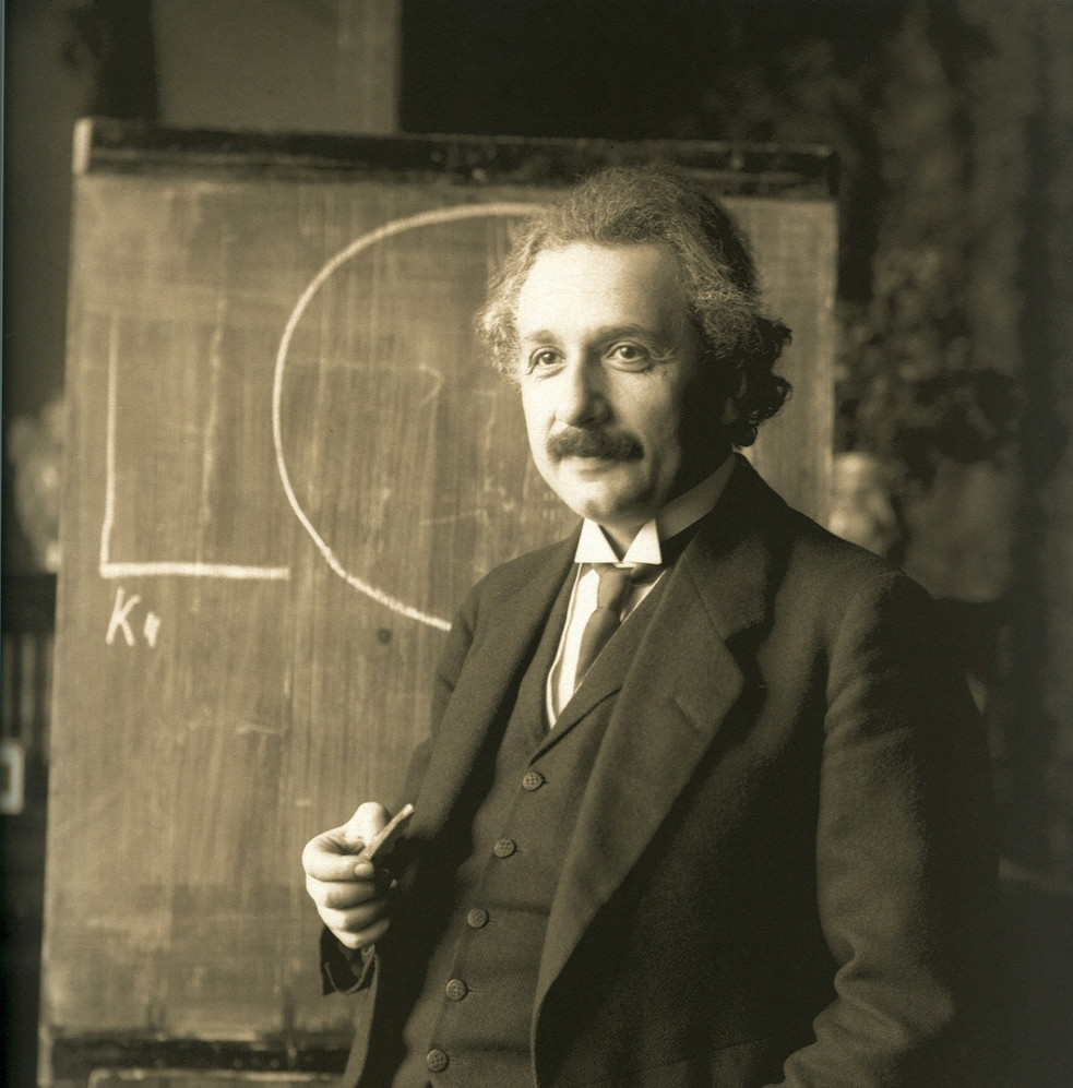 Einstein_1921_by_F_Schmutzer_-_restoration