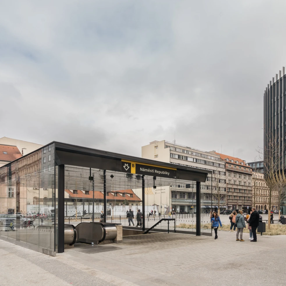 Vstup do metra B: Náměstí Republiky, foto Martin Faltejsek