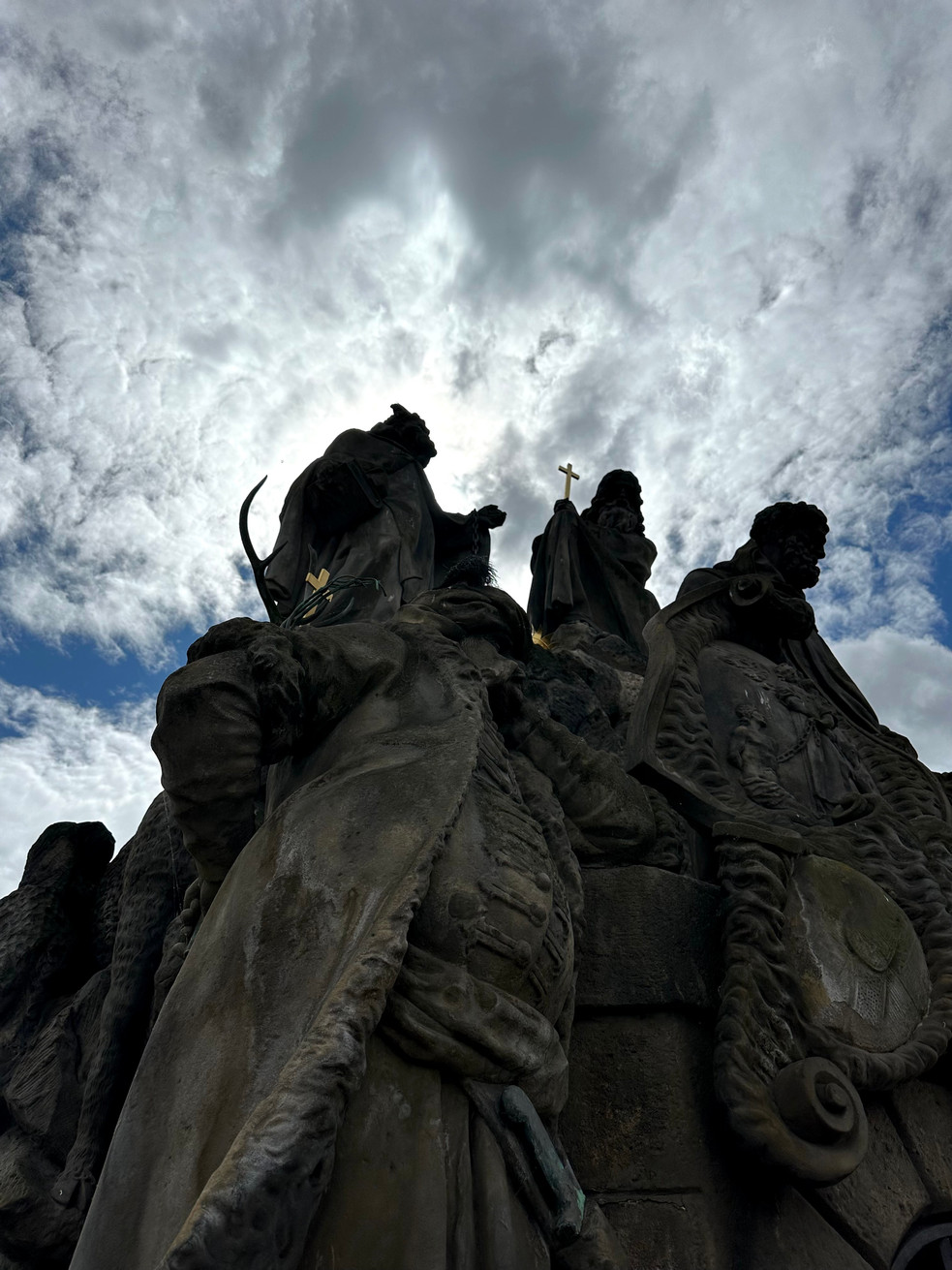 Sousoší poustevníka Ivana s jelenem a anděly na Karlově mostě | zdroj: Prague City Tourism 