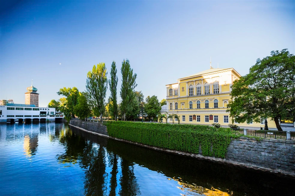 Mánes a Žofín na Slovanském ostrově