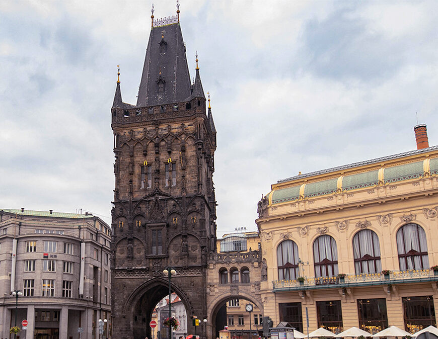 Prašná brána a Obecní dům