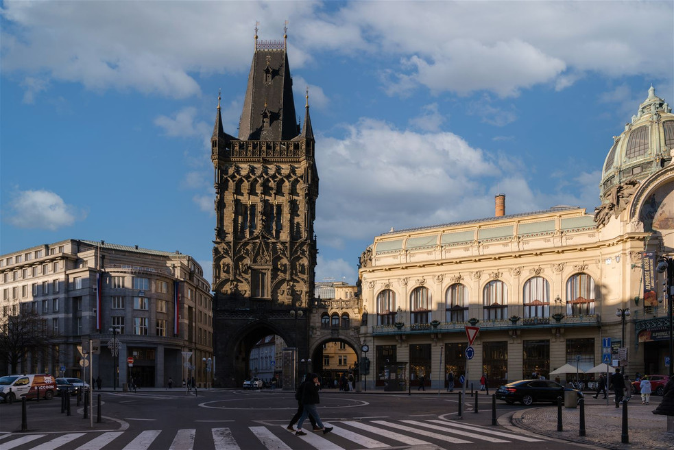 Prašná brána a Obecní dům