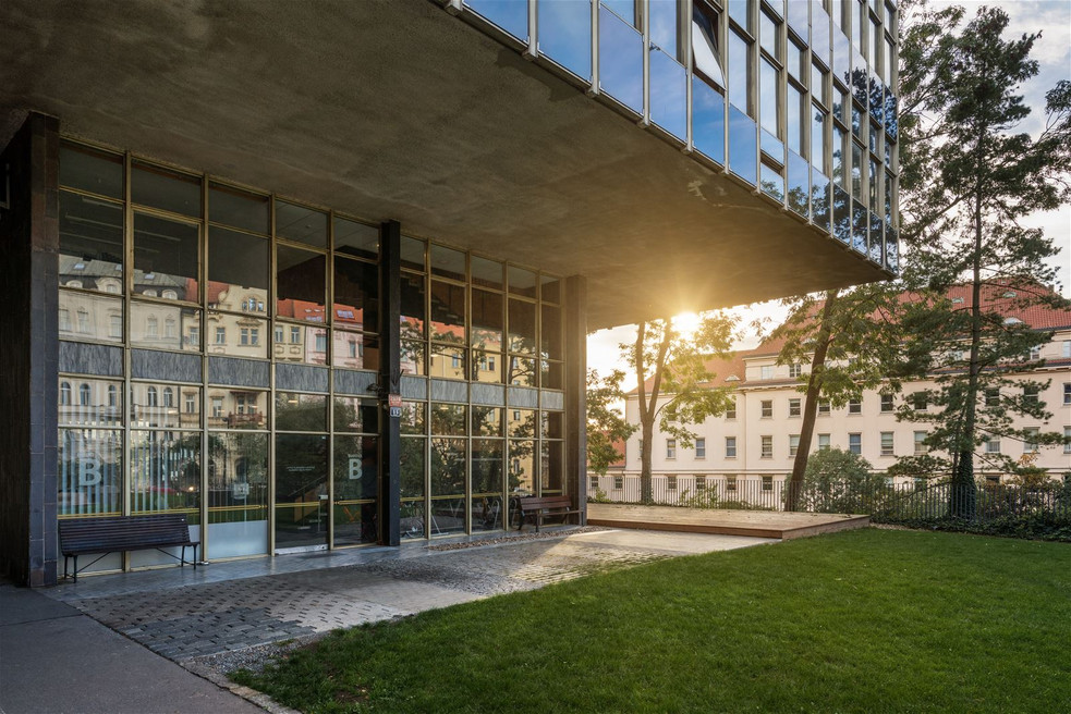 Karel Prager: Budovy Sdružení projektových ateliérů, Vyšehradská ulice