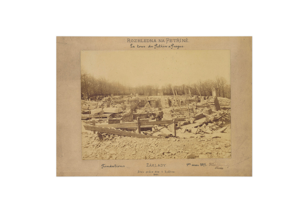 Archiv hlavního města Prahy
Signatura : V 115/1
Sbírka fotografií 1856-2014
Praha-Malá Strana - Petřín (rozhledna)
Pohled na stavbu základů Petřínské rozhledny - stav prací 1.5.1891