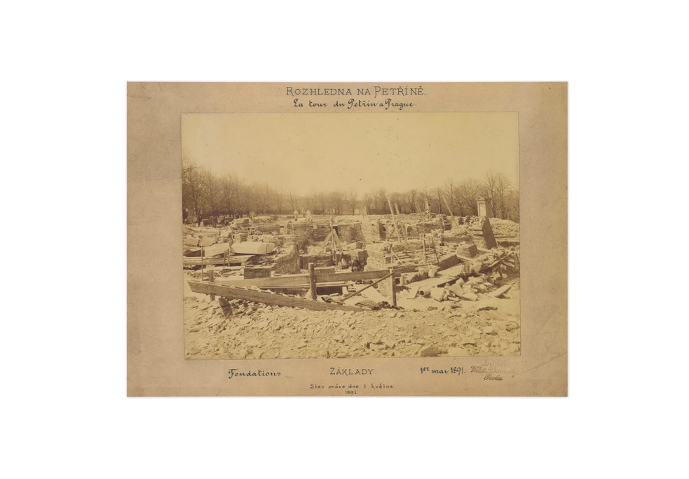 Archiv hlavního města Prahy
Signatura : V 115/1
Sbírka fotografií 1856-2014
Praha-Malá Strana - Petřín (rozhledna)
Pohled na stavbu základů Petřínské rozhledny - stav prací 1.5.1891