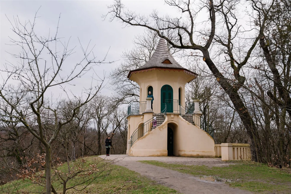 Pavilon v parku Cibulka
