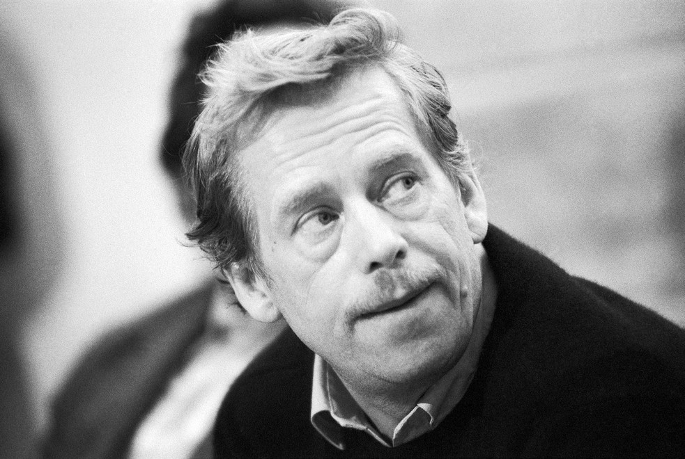 Dramatik a spisovatel Václav Havel na tiskové konferenci Občanského fóra v pražské Galerii u Řečických.,Image: 669798238, License: Rights-managed, Restrictions: , Model Release: no  , Credit line: ČTK / Vlček Karel