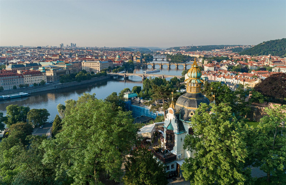 Hanavský pavilon a výhled z Letné na pražské mosty