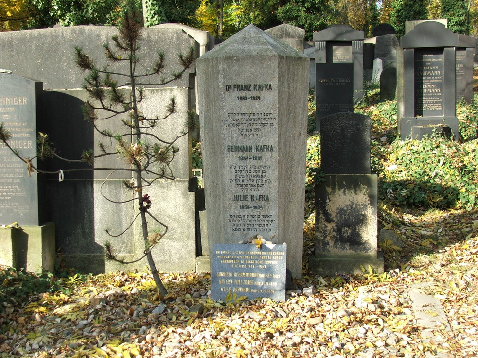 Hrob franze Kafky | Zdroj: Hynek Moravec, CC BY 3.0 <https://creativecommons.org/licenses/by/3.0>, via Wikimedia Commons